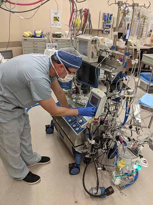 Perfusionist in surgery